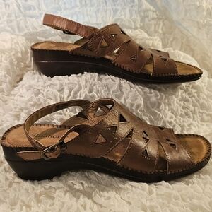 Auditions Megan Brown Slingback Sandall Size 9.5 leather upper